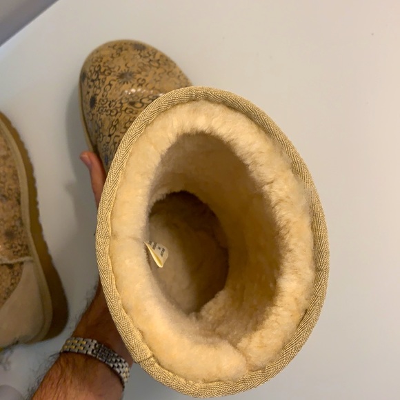 UGG Size 9 (US) Metallic Finish Logo Boots - Picture 10 of 11